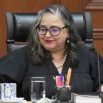 Jueces federales gritan consigna frente a Norma Piña